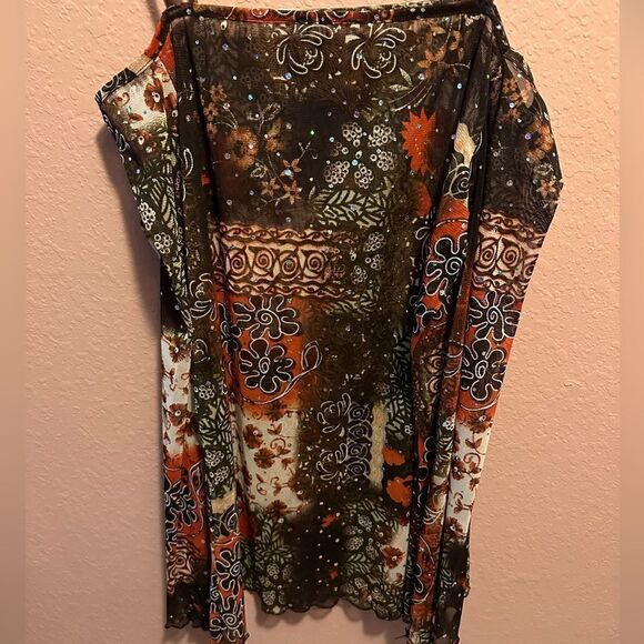 Beautiful woman’s multi color blouse - Picture 2 of 10